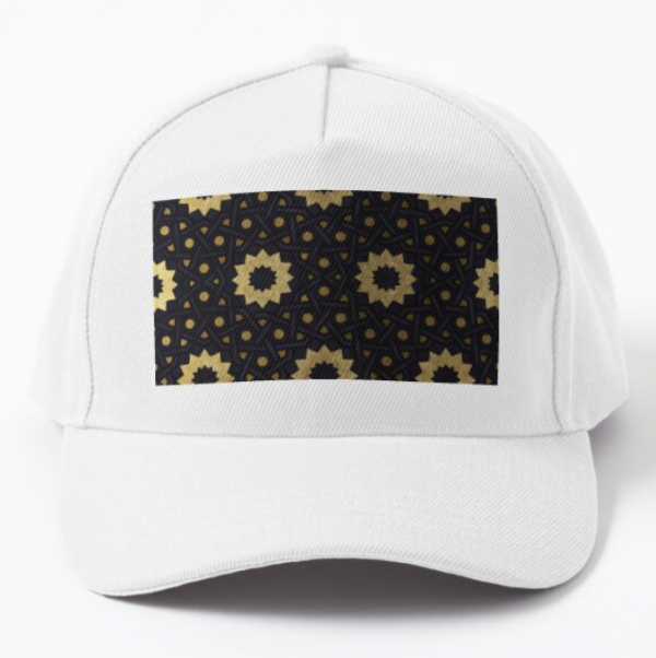Topi dengan Pola Batik Modern